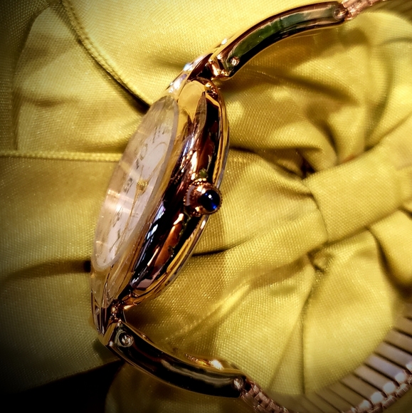 VTG AVON Crystal Accent Quartz Wrist Watch Large Face - NIB - Picture 12 of 12